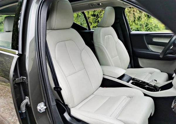 Volvo XC 40 cena 116800 przebieg: 122000, rok produkcji 2019 z Świdnica małe 742